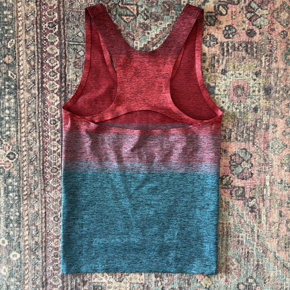 Like New Athleta Relay Tank in Ombré Size Small - Picture 5 of 5